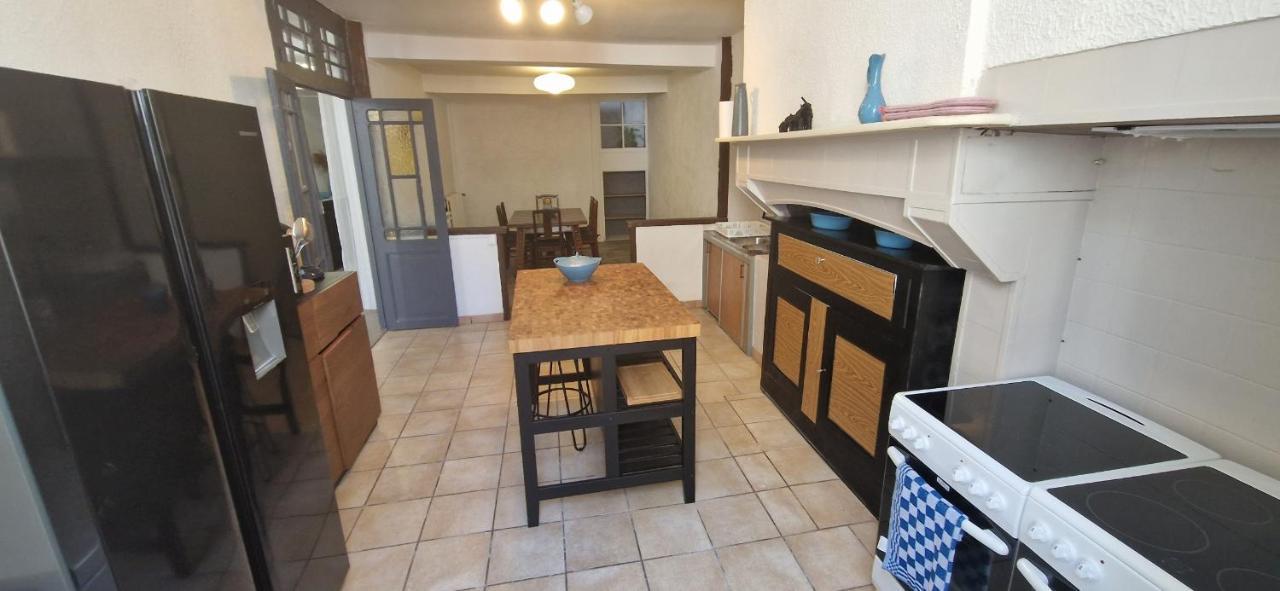 Chambre Dans Maison De Ville - 2 Personnes Oloron-Sainte-Marie Bagian luar foto