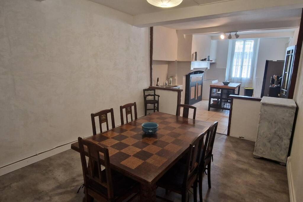 Chambre Dans Maison De Ville - 2 Personnes Oloron-Sainte-Marie Bagian luar foto